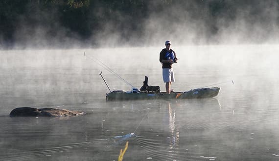 Canoës et kayaks de pêche, gonflables, à pédales